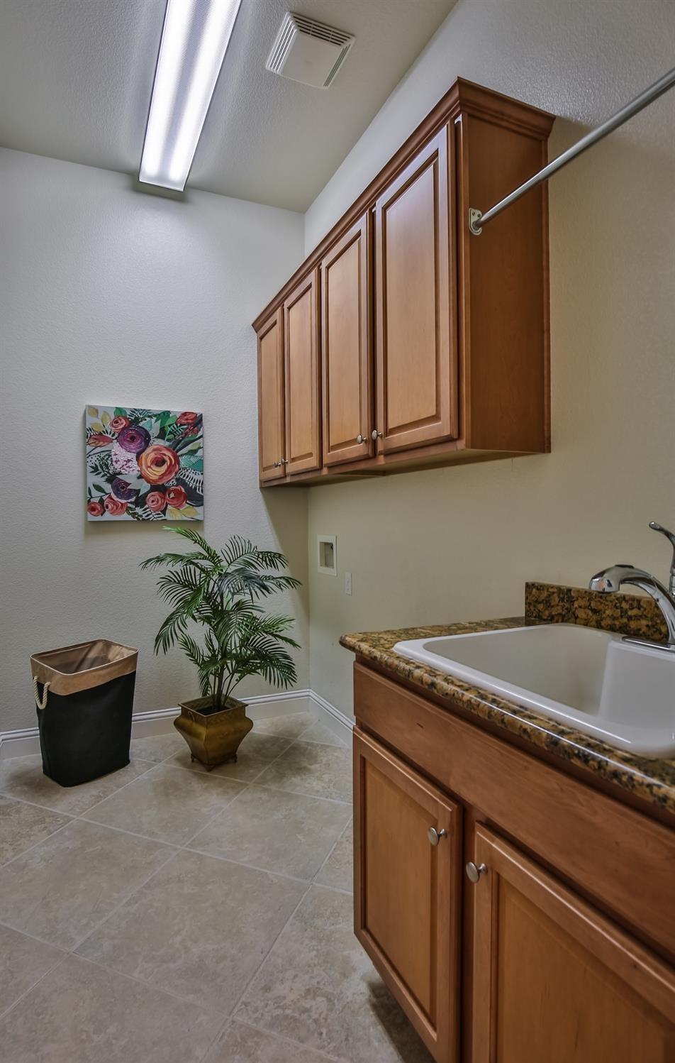 Detail Gallery Image 28 of 74 For 2040 Land End Loop, Roseville,  CA 95747 - 3 Beds | 2 Baths