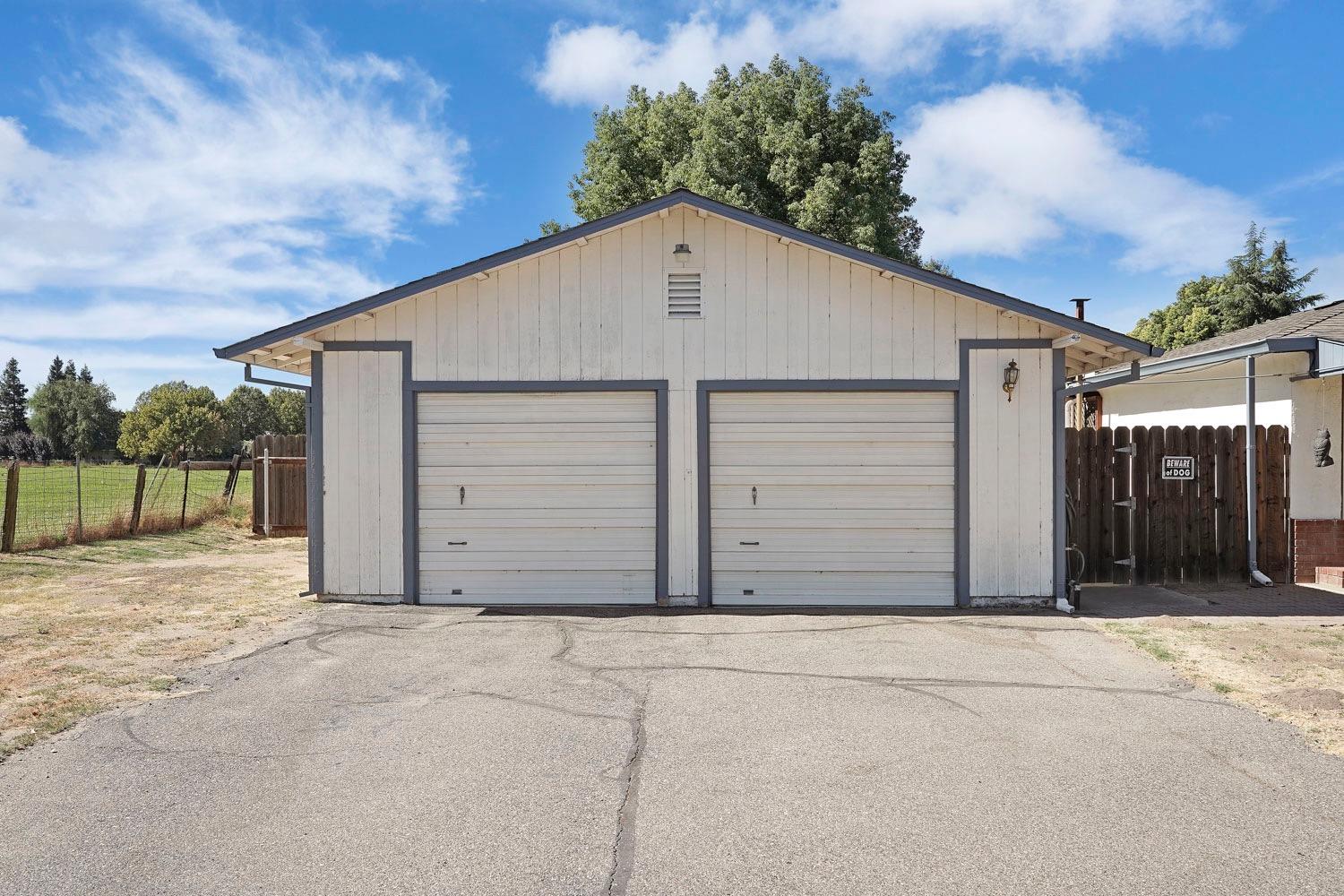 Detail Gallery Image 7 of 48 For 20915 Oleander Ave, Manteca,  CA 95337 - 3 Beds | 1/1 Baths