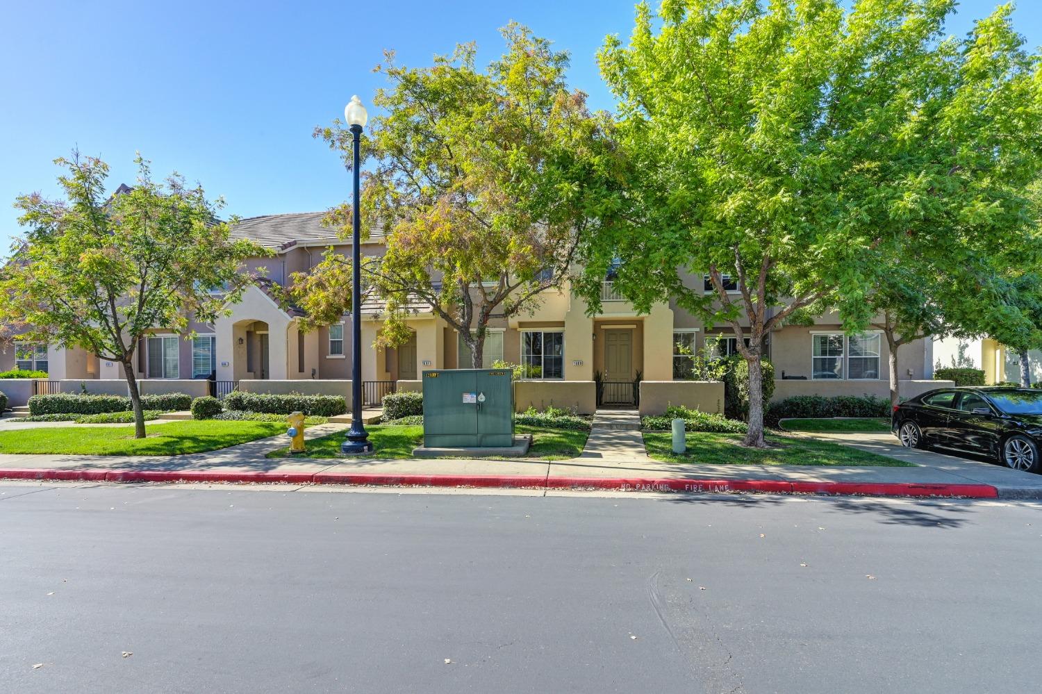 Detail Gallery Image 38 of 41 For 1608 Esplanade Cir, Folsom,  CA 95630 - 2 Beds | 2/1 Baths