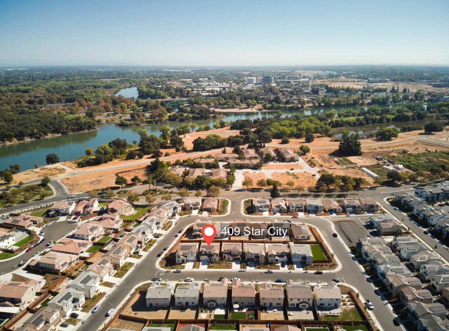 Detail Gallery Image 2 of 30 For 409 Star City St, West Sacramento,  CA 95605 - 5 Beds | 3 Baths