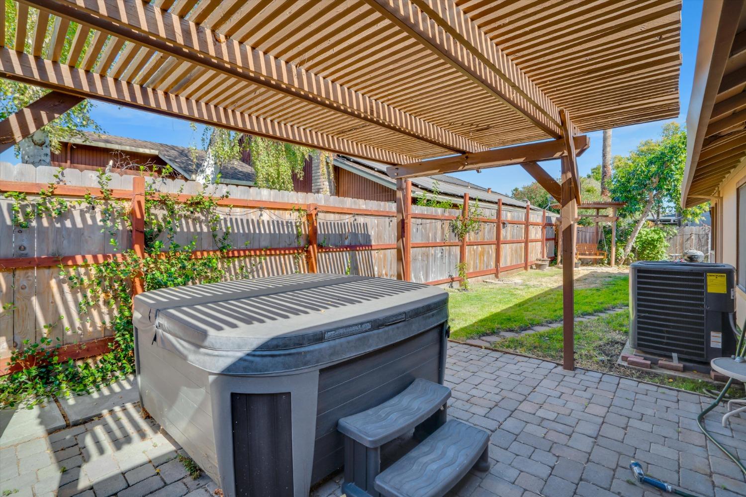 Detail Gallery Image 40 of 44 For 951 Shadow Creek Dr, Stockton,  CA 95209 - 4 Beds | 2 Baths