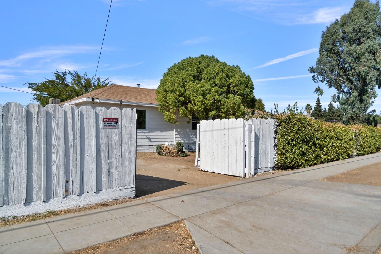 Detail Gallery Image 3 of 22 For 1718 S Teilman Ave, Fresno,  CA 93706 - 3 Beds | 2 Baths