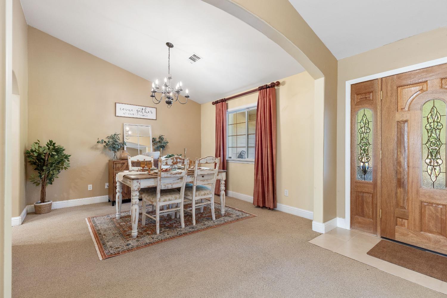 Detail Gallery Image 4 of 39 For 2742 Brown Bear Trl, Cool,  CA 95614 - 3 Beds | 2 Baths