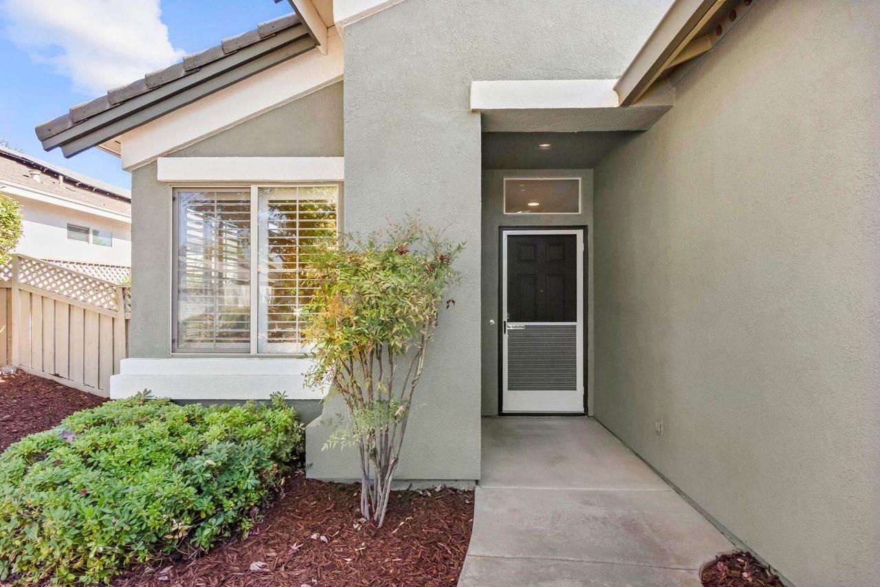 Detail Gallery Image 4 of 37 For 2019 Gatehouse Ln, Lincoln,  CA 95648 - 2 Beds | 2 Baths