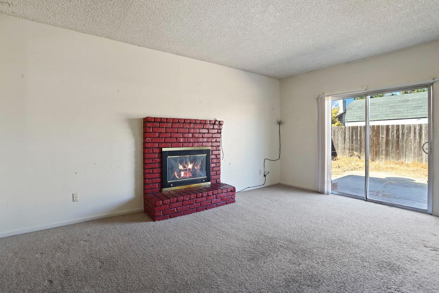 Detail Gallery Image 14 of 33 For 111 Paragon Ave, Stockton,  CA 95210 - 4 Beds | 2 Baths