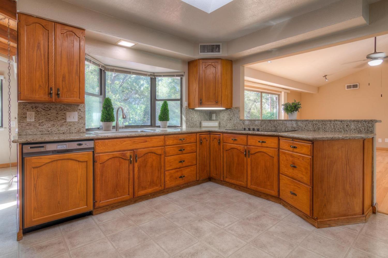 Detail Gallery Image 22 of 83 For 5400 Valhalla Dr, Carmichael,  CA 95608 - 3 Beds | 2/1 Baths