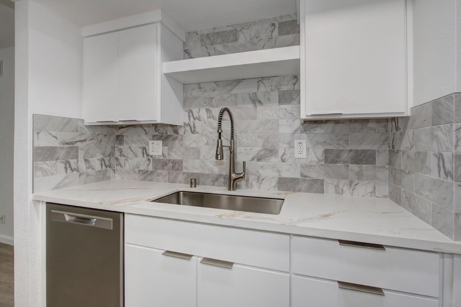 Detail Gallery Image 4 of 52 For 500 N St #504,  Sacramento,  CA 95814 - 2 Beds | 2 Baths