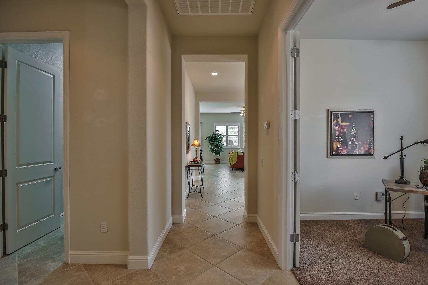 Detail Gallery Image 8 of 74 For 2040 Land End Loop, Roseville,  CA 95747 - 3 Beds | 2 Baths