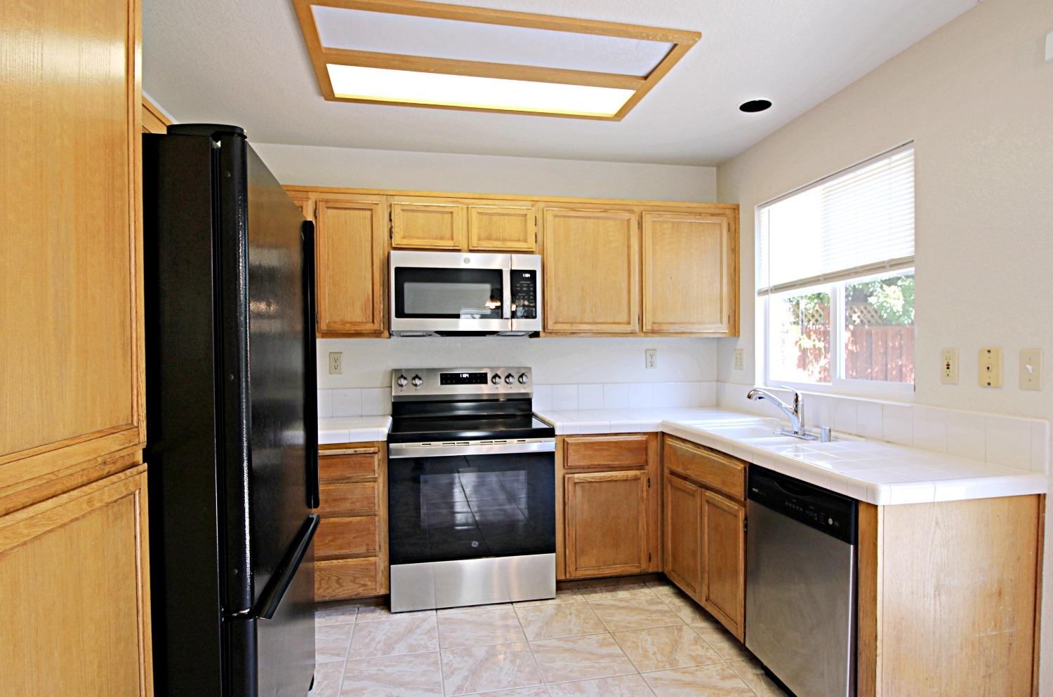 Detail Gallery Image 16 of 46 For 892 Winter Ln, Tracy,  CA 95376 - 4 Beds | 2/1 Baths