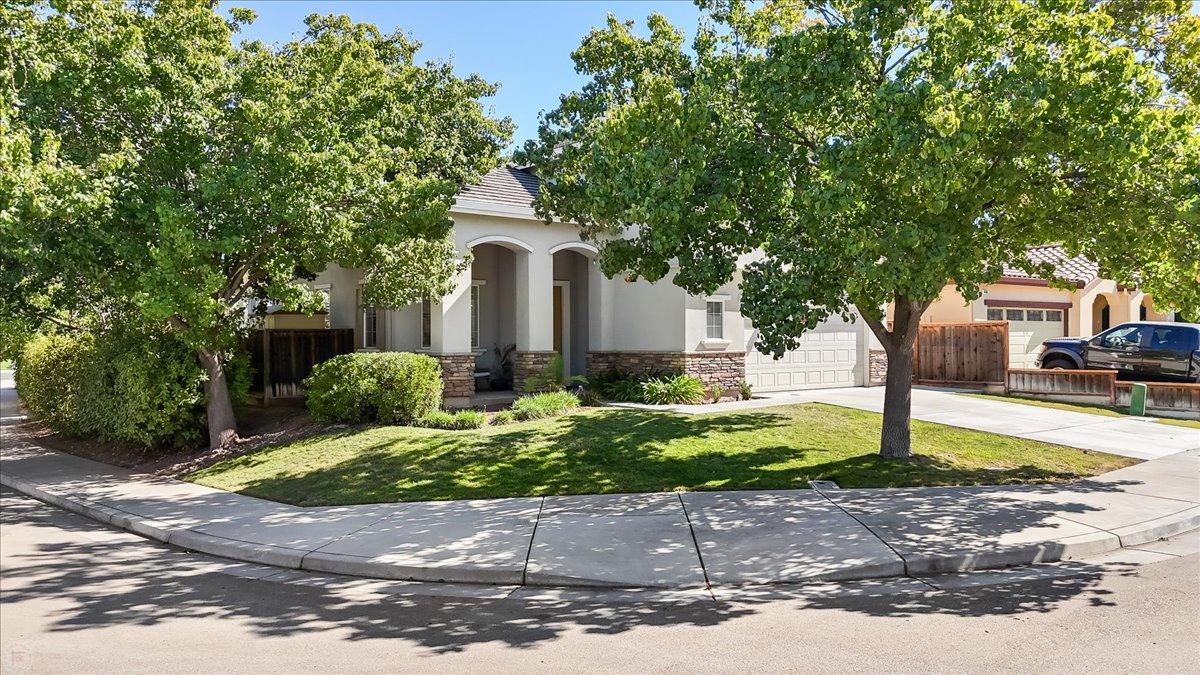 Detail Gallery Image 3 of 51 For 4608 Bonsai Ave, Tracy,  CA 95377 - 3 Beds | 2/1 Baths