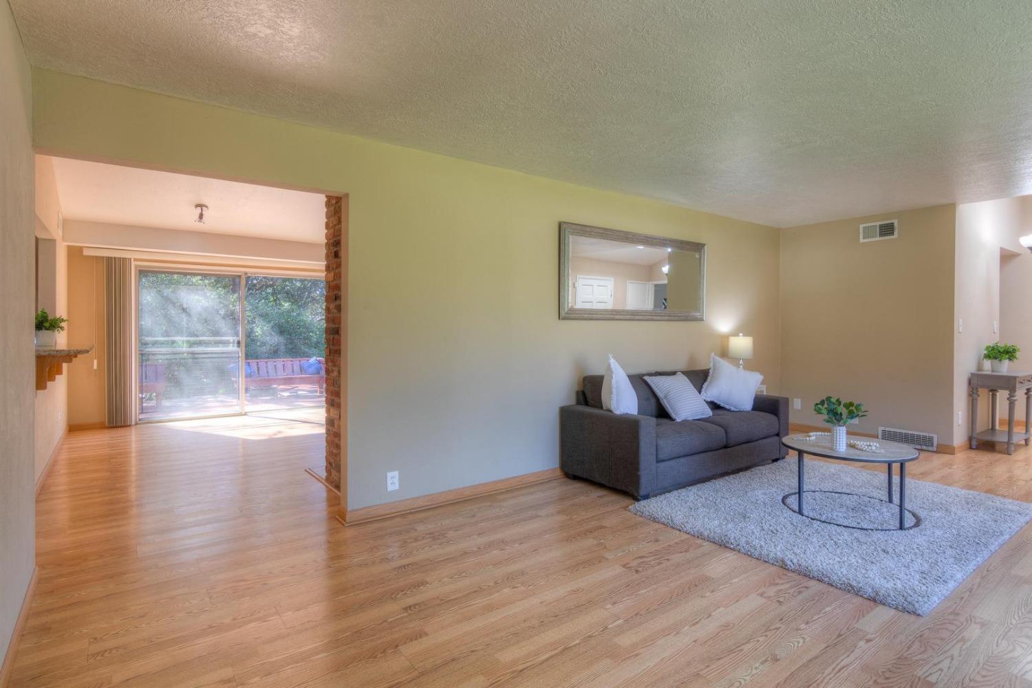 Detail Gallery Image 16 of 83 For 5400 Valhalla Dr, Carmichael,  CA 95608 - 3 Beds | 2/1 Baths