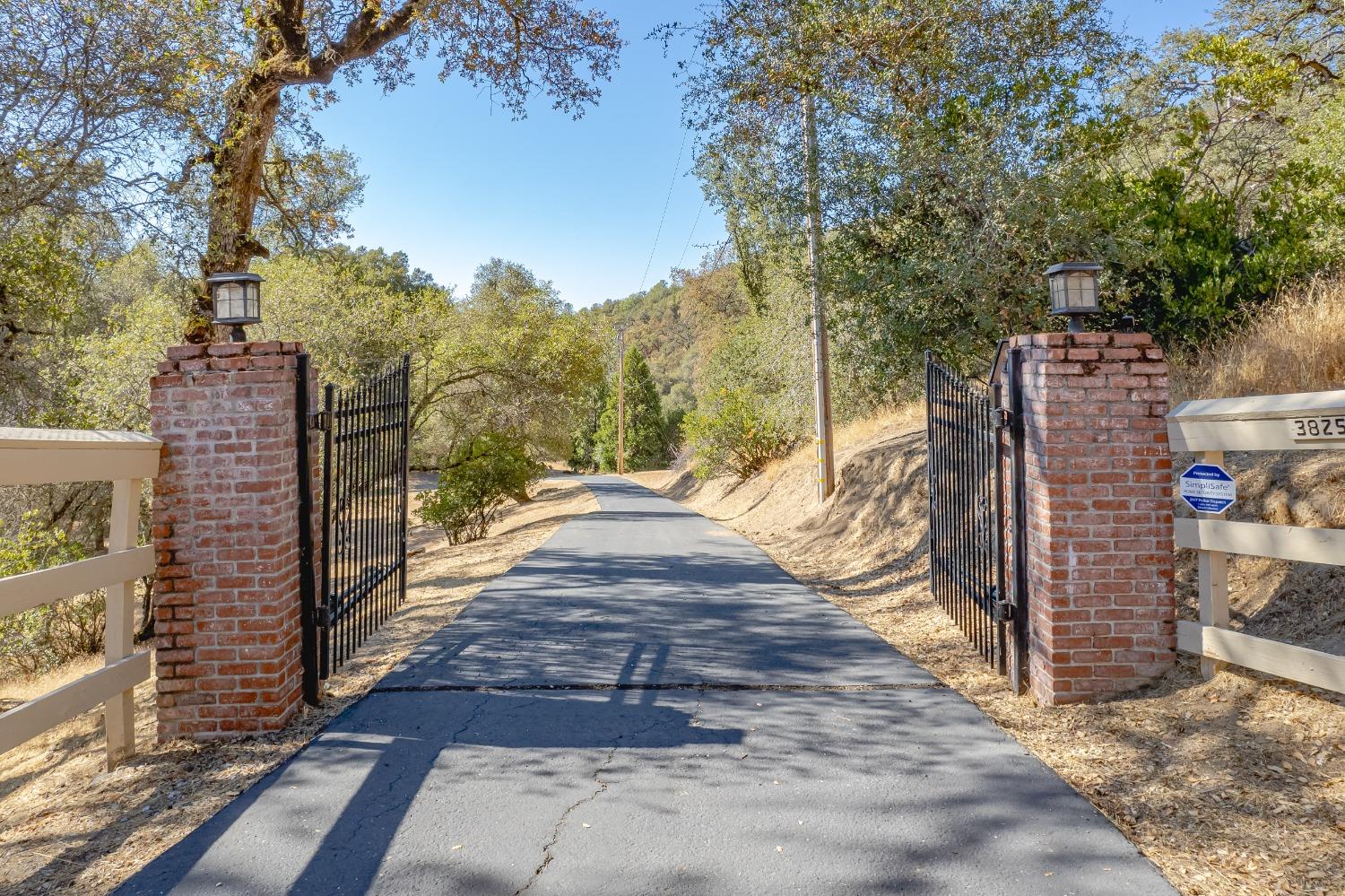 Detail Gallery Image 12 of 74 For 3825 Ethelon Pl, Placerville,  CA 95667 - 3 Beds | 3/1 Baths