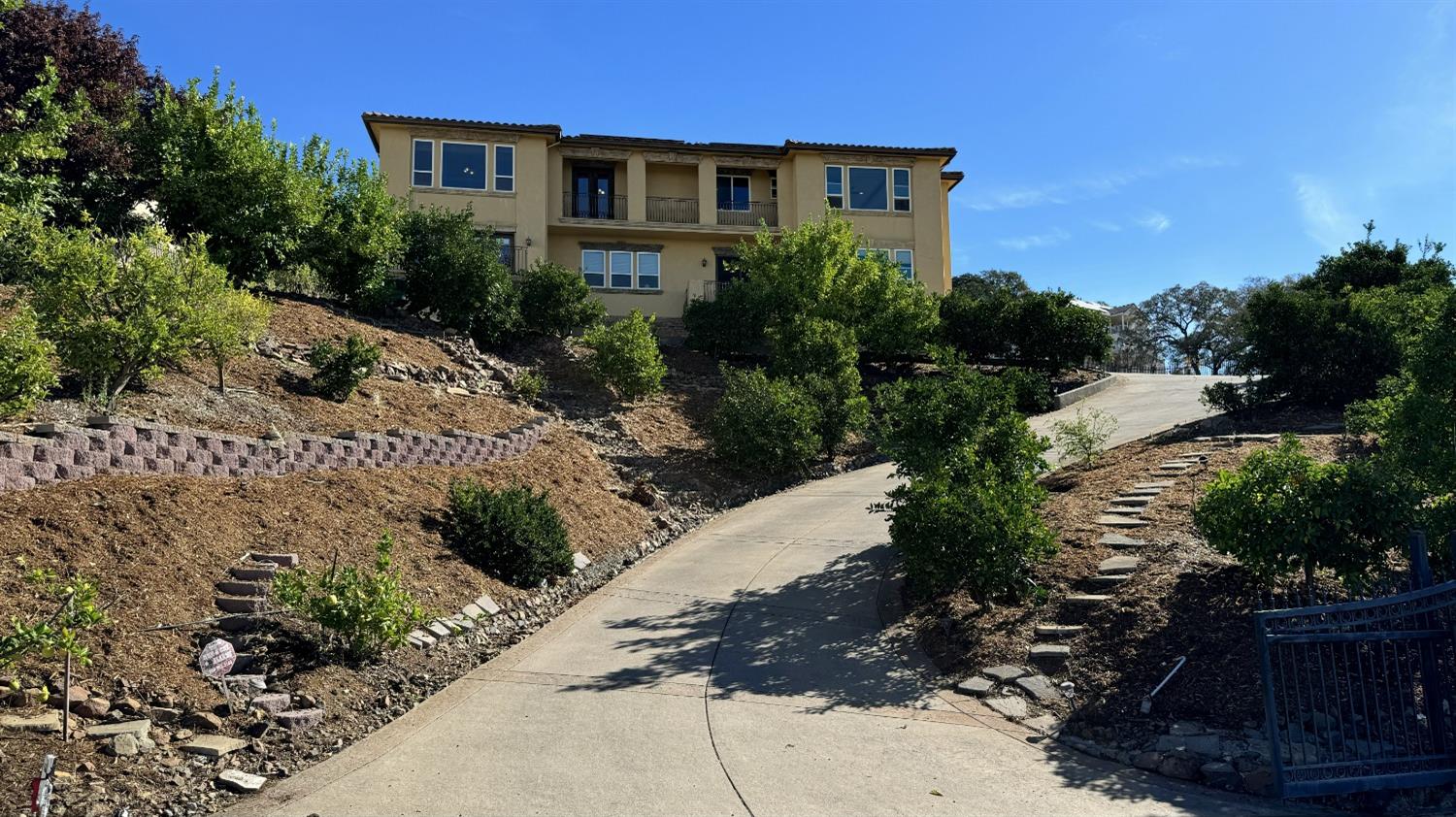 Detail Gallery Image 3 of 99 For 521 Montridge Way, El Dorado Hills,  CA 95762 - 5 Beds | 4/1 Baths