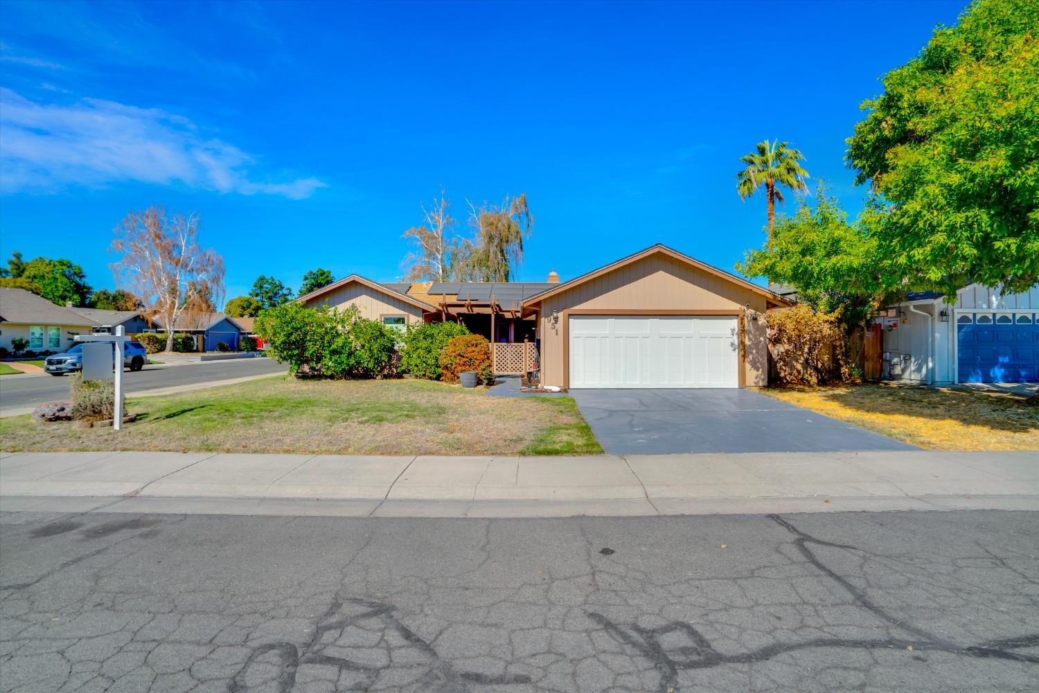 Detail Gallery Image 1 of 44 For 951 Shadow Creek Dr, Stockton,  CA 95209 - 4 Beds | 2 Baths