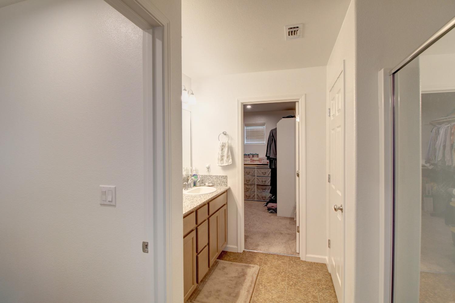 Detail Gallery Image 17 of 47 For 17 Medeival St, Merced,  CA 95341 - 4 Beds | 2/1 Baths