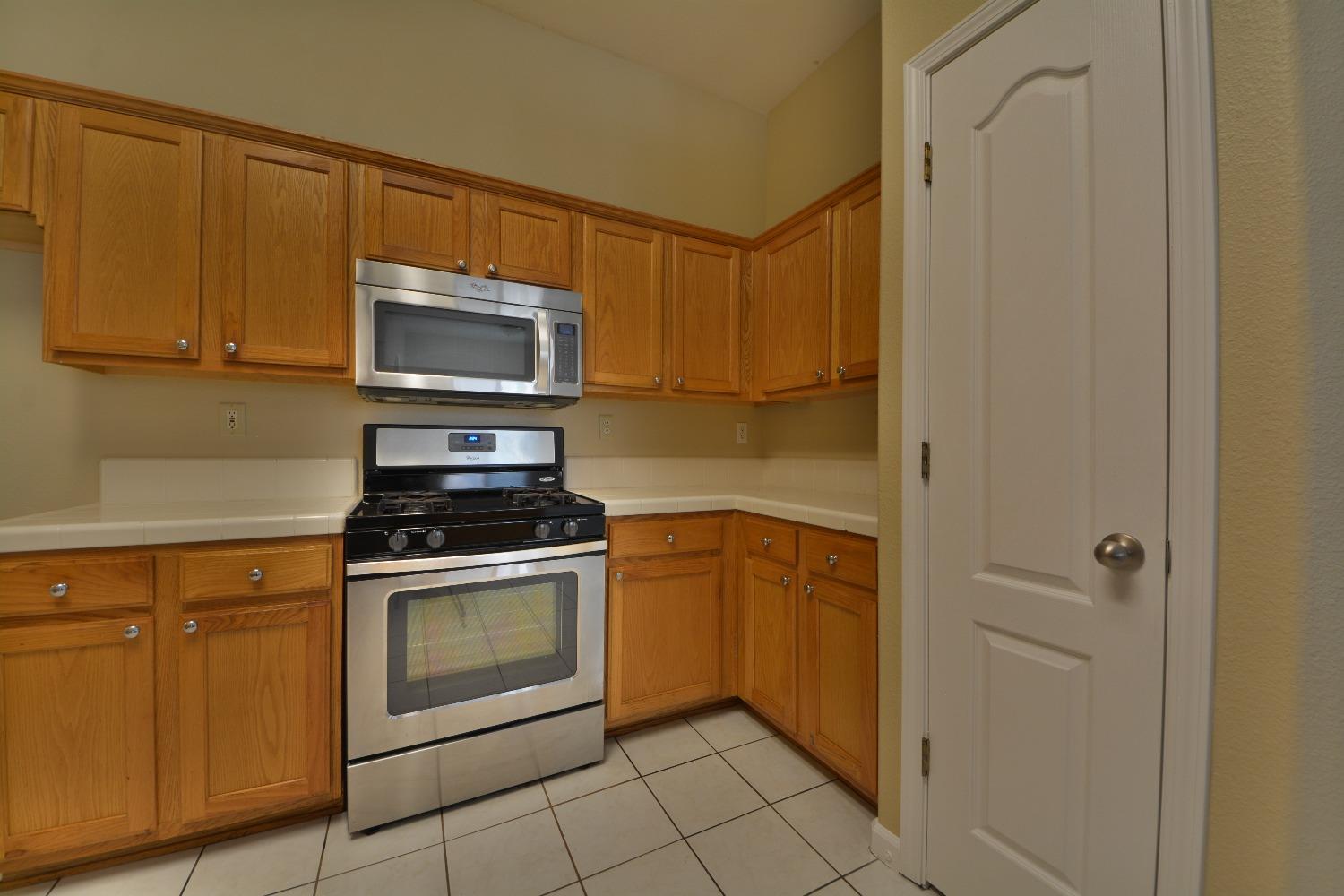 Detail Gallery Image 6 of 20 For 4253 Raptor Dr, Stockton,  CA 95209 - 4 Beds | 2 Baths