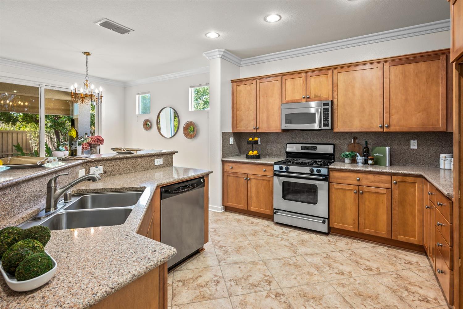 Detail Gallery Image 14 of 42 For 306 Daylily Ln, Lincoln,  CA 95648 - 2 Beds | 2 Baths