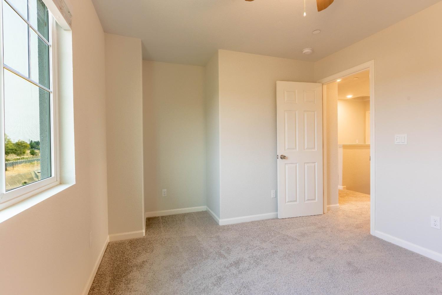 Detail Gallery Image 15 of 28 For 8161 Emmy Willow Ln, Sacramento,  CA 95828 - 4 Beds | 2/1 Baths