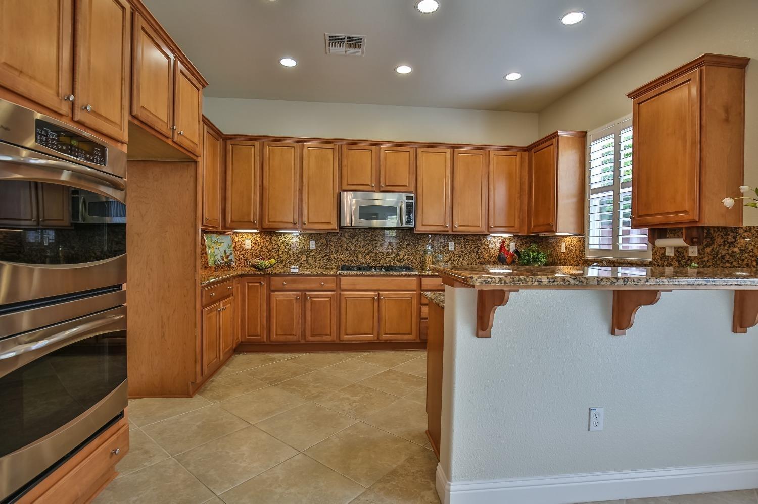 Detail Gallery Image 14 of 74 For 2040 Land End Loop, Roseville,  CA 95747 - 3 Beds | 2 Baths