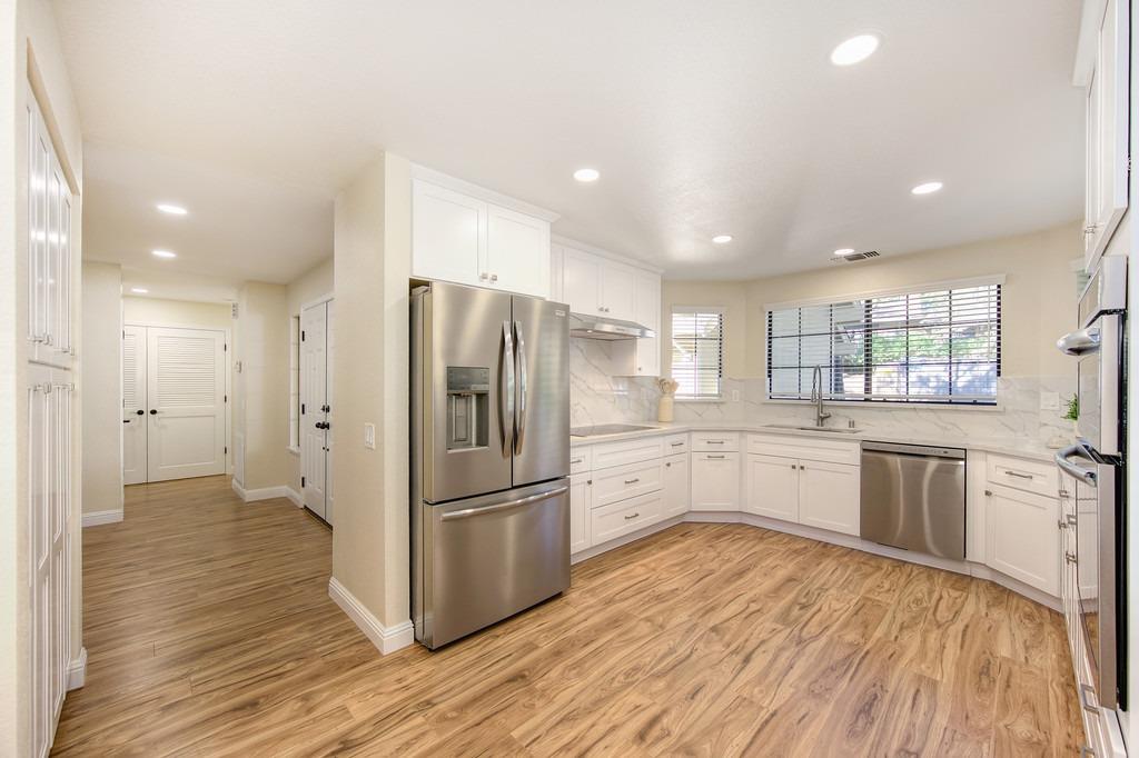 Detail Gallery Image 9 of 58 For 190 Winding Canyon Ln, Folsom,  CA 95630 - 2 Beds | 2 Baths