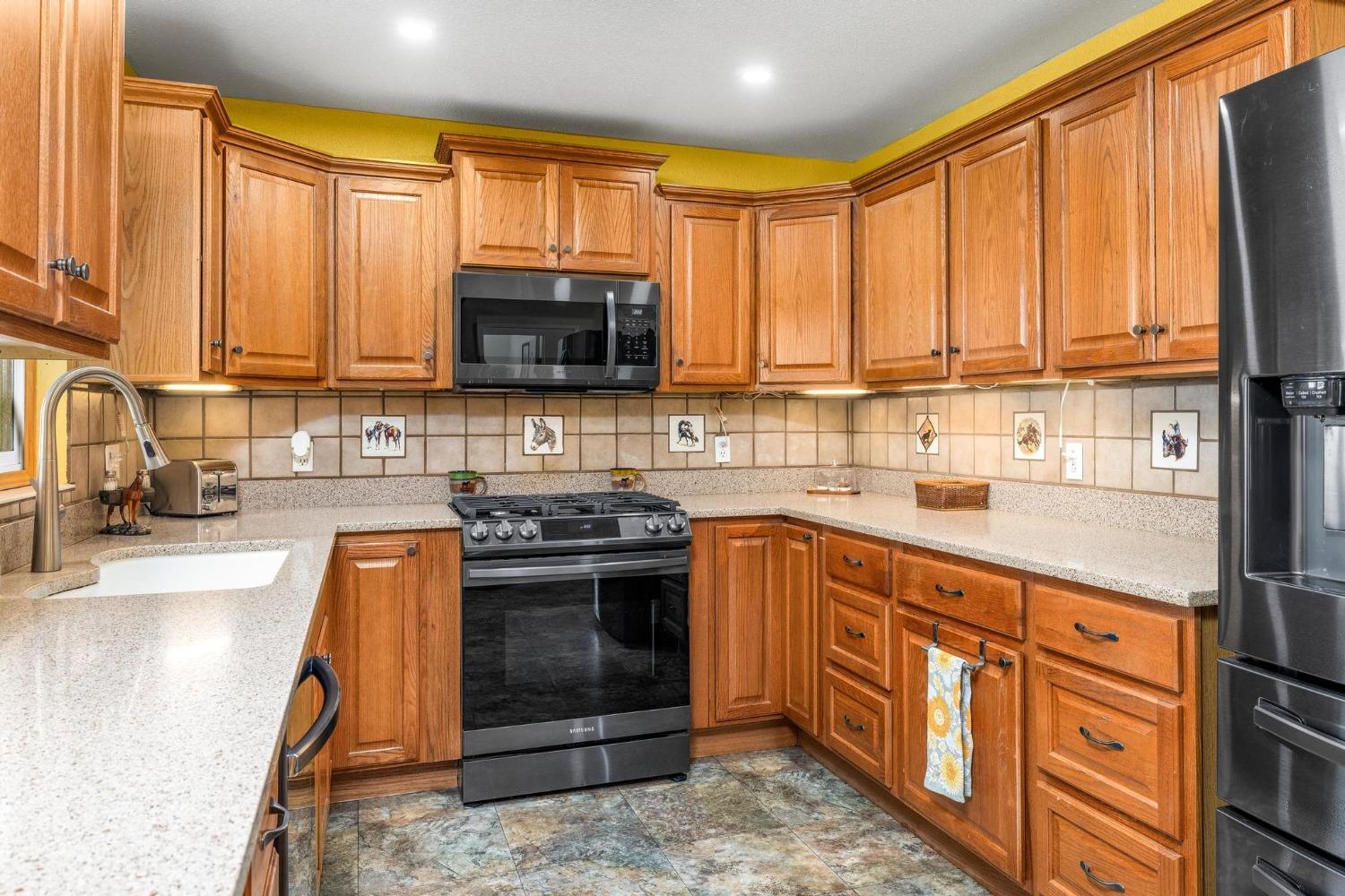 Detail Gallery Image 11 of 45 For 13111 Escalon Bellota Rd, Escalon,  CA 95320 - 4 Beds | 2 Baths