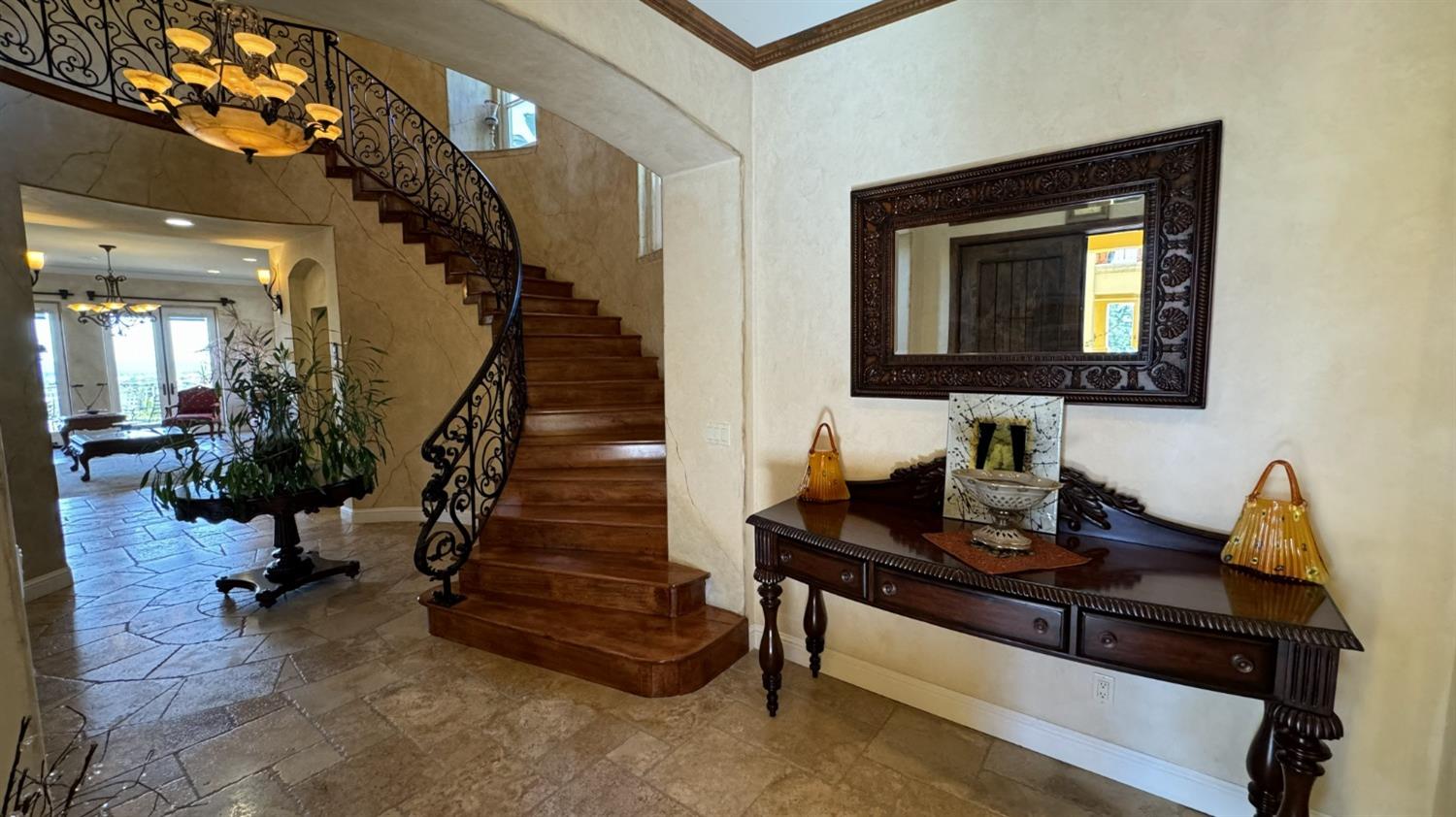 Detail Gallery Image 26 of 99 For 521 Montridge Way, El Dorado Hills,  CA 95762 - 5 Beds | 4/1 Baths