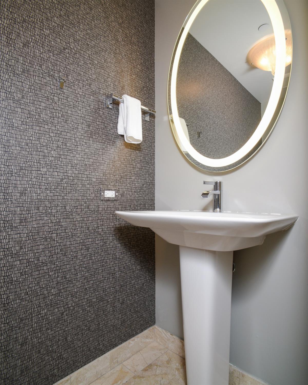 Detail Gallery Image 11 of 65 For 500 J St #1608,  Sacramento,  CA 95814 - 2 Beds | 2/1 Baths