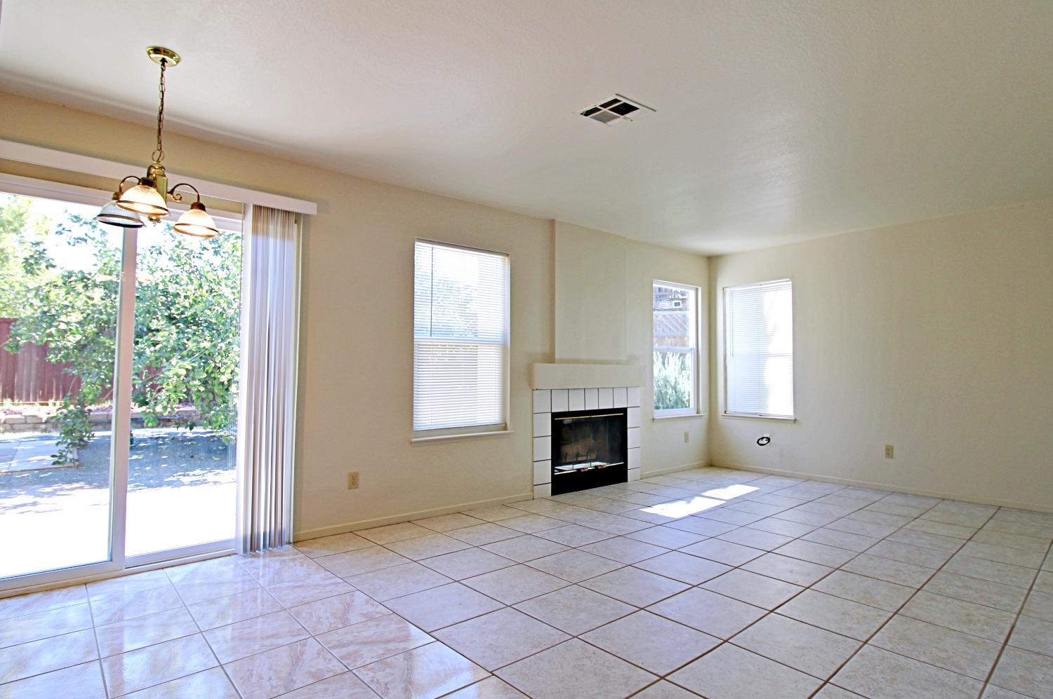 Detail Gallery Image 18 of 46 For 892 Winter Ln, Tracy,  CA 95376 - 4 Beds | 2/1 Baths