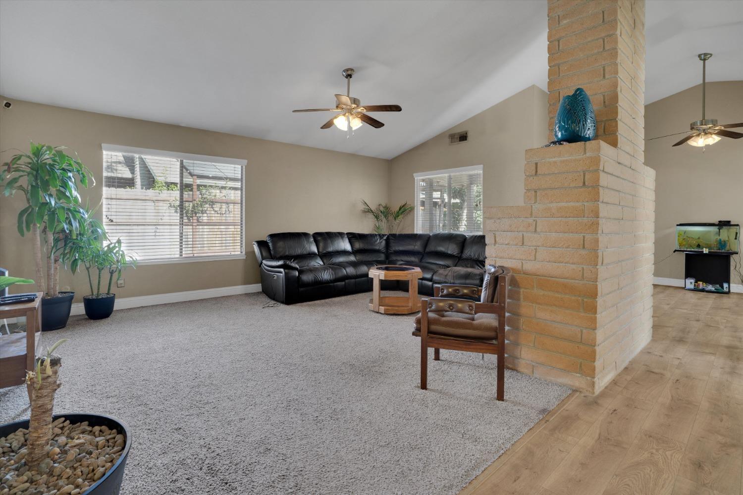 Detail Gallery Image 12 of 44 For 951 Shadow Creek Dr, Stockton,  CA 95209 - 4 Beds | 2 Baths