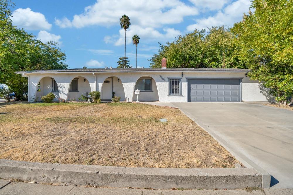 Detail Gallery Image 1 of 60 For 7351 Sandalwood Dr, Citrus Heights,  CA 95621 - 4 Beds | 2 Baths