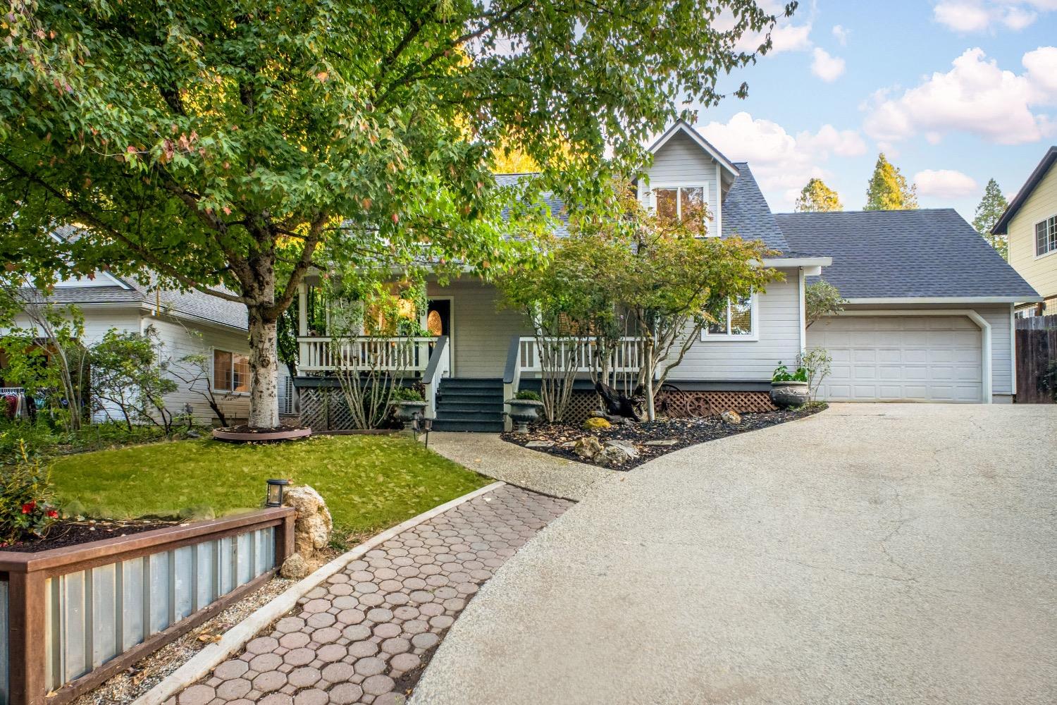 Detail Gallery Image 2 of 39 For 590 Railroad Ave, Nevada City,  CA 95959 - 3 Beds | 2/1 Baths