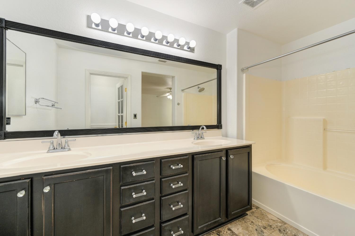 Detail Gallery Image 30 of 41 For 1608 Esplanade Cir, Folsom,  CA 95630 - 2 Beds | 2/1 Baths