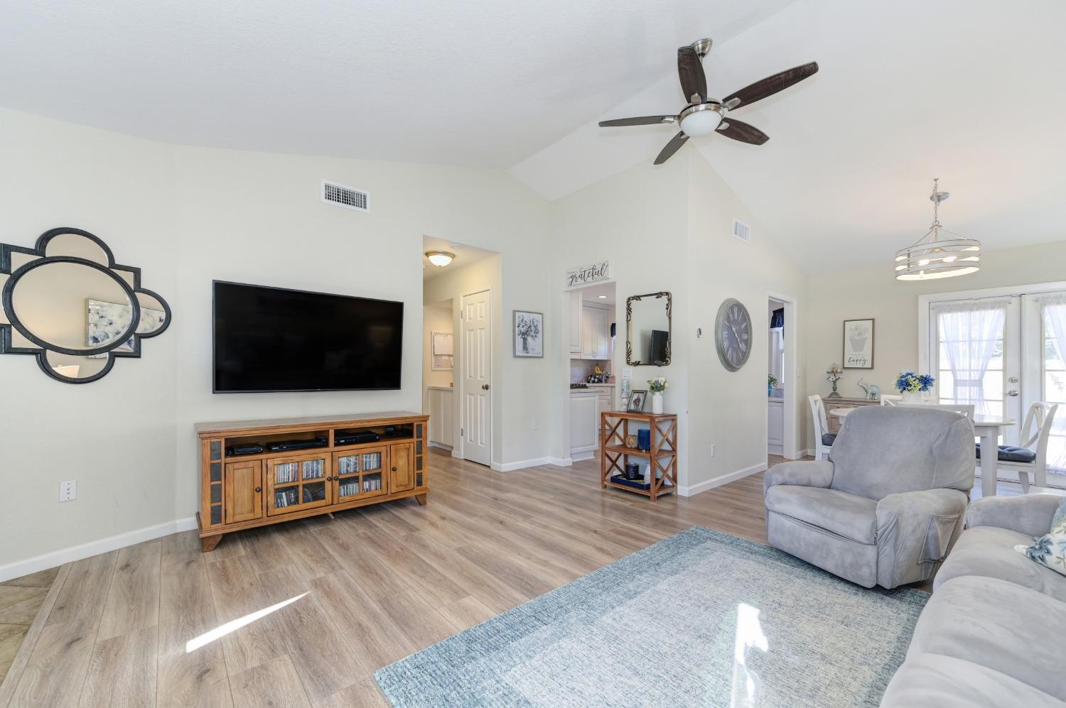 Detail Gallery Image 9 of 32 For 7855 Brockwood Way, Citrus Heights,  CA 95621 - 3 Beds | 2 Baths