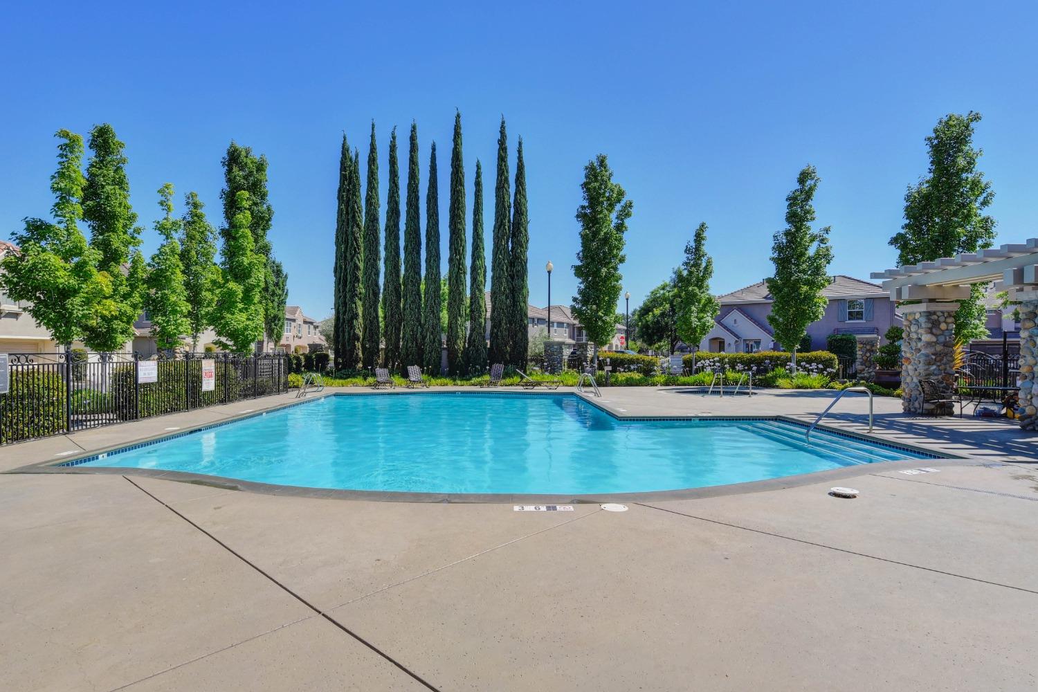 Detail Gallery Image 33 of 41 For 1608 Esplanade Cir, Folsom,  CA 95630 - 2 Beds | 2/1 Baths