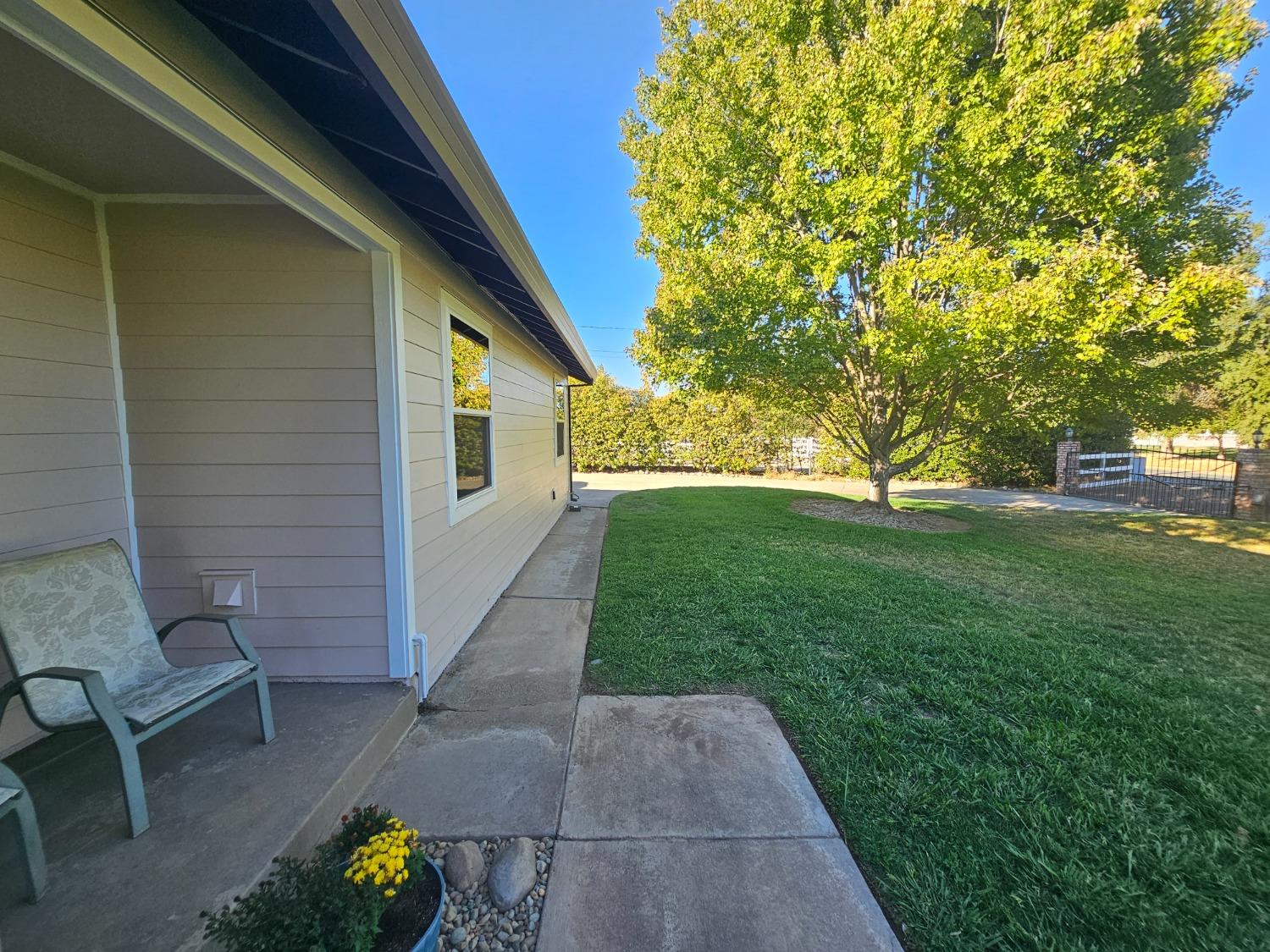 Detail Gallery Image 7 of 99 For 3232 Amoruso Way, Roseville,  CA 95747 - 3 Beds | 2/1 Baths