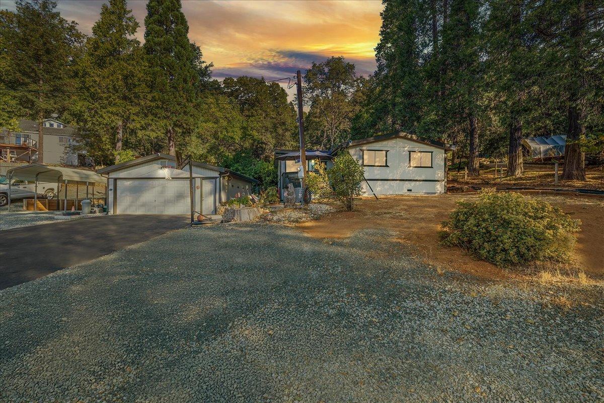 Detail Gallery Image 1 of 43 For 14142 Colfax Hwy, Grass Valley,  CA 95945 - 3 Beds | 2 Baths