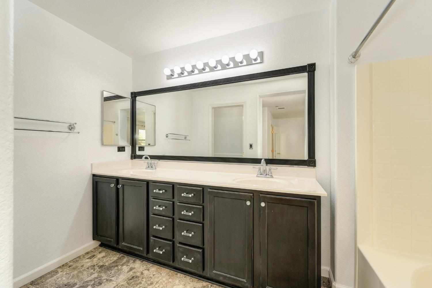 Detail Gallery Image 29 of 41 For 1608 Esplanade Cir, Folsom,  CA 95630 - 2 Beds | 2/1 Baths