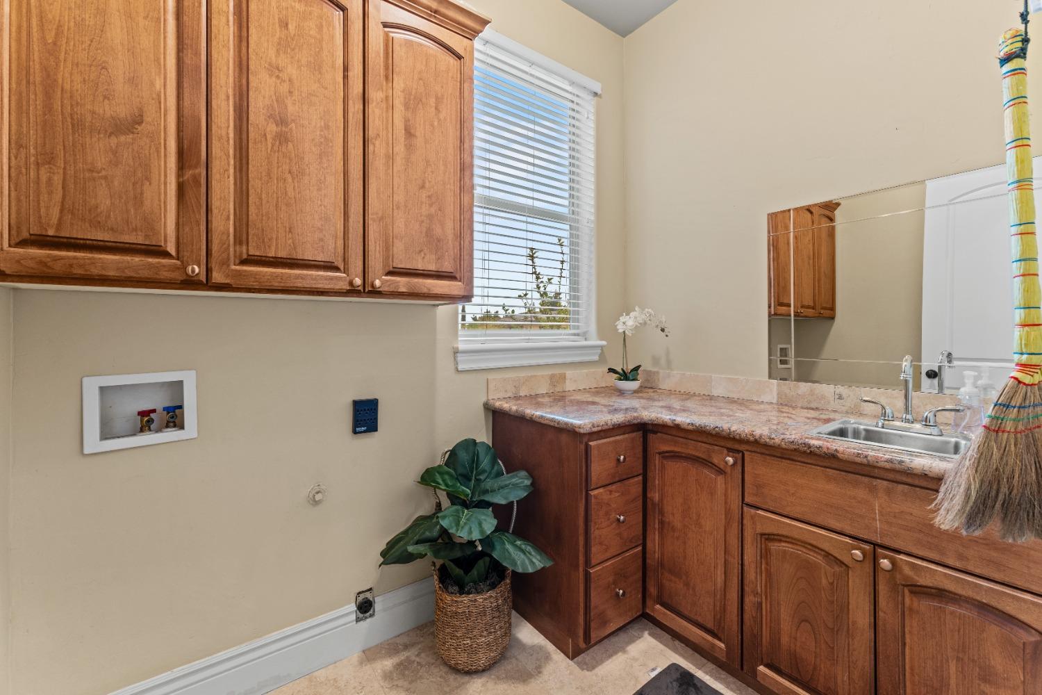 Detail Gallery Image 46 of 71 For 608 Landrise Ct, Folsom,  CA 95630 - 4 Beds | 3/1 Baths