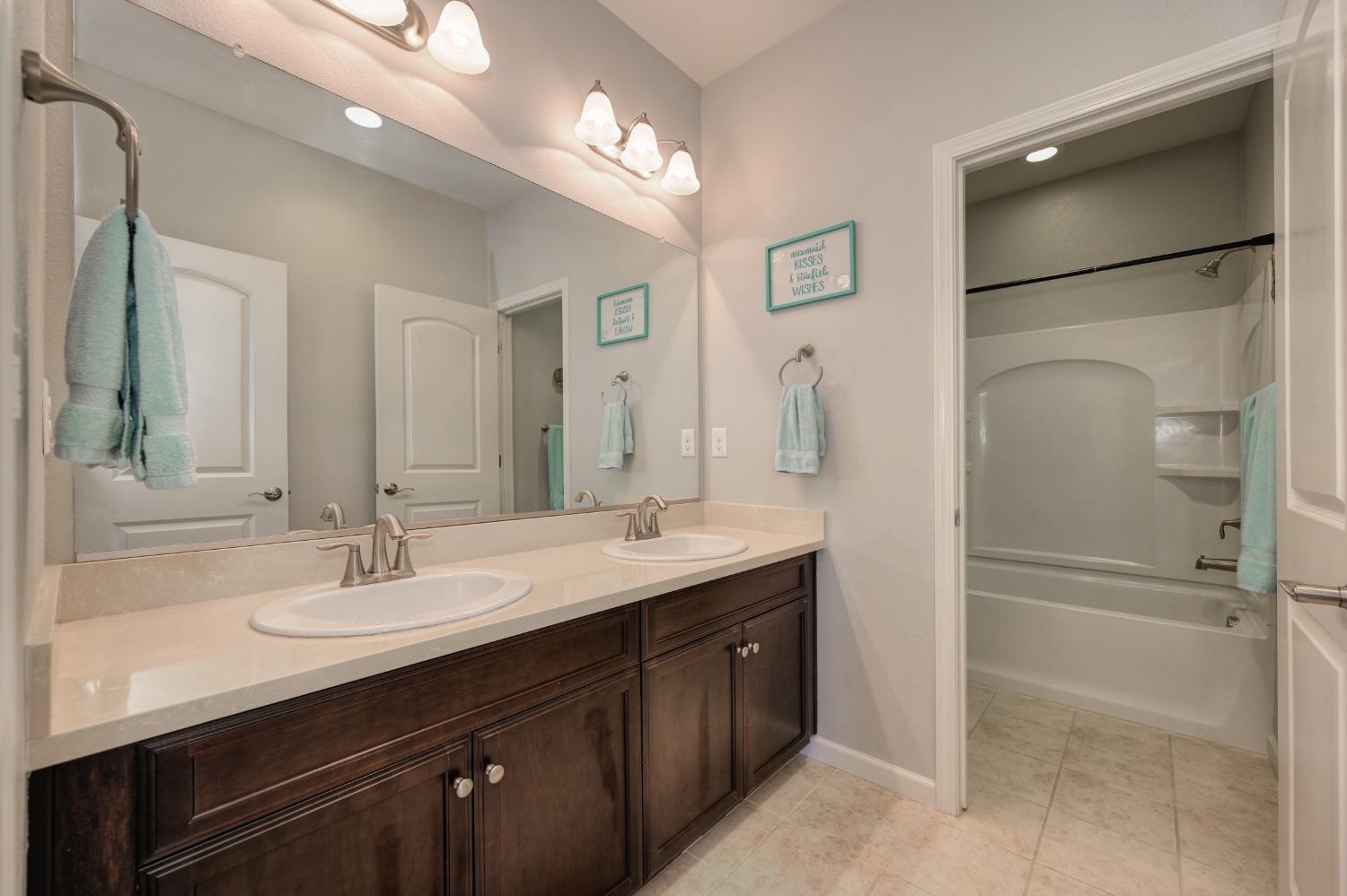 Detail Gallery Image 24 of 37 For 2148 Castle Pines Way, Roseville,  CA 95747 - 3 Beds | 2/1 Baths