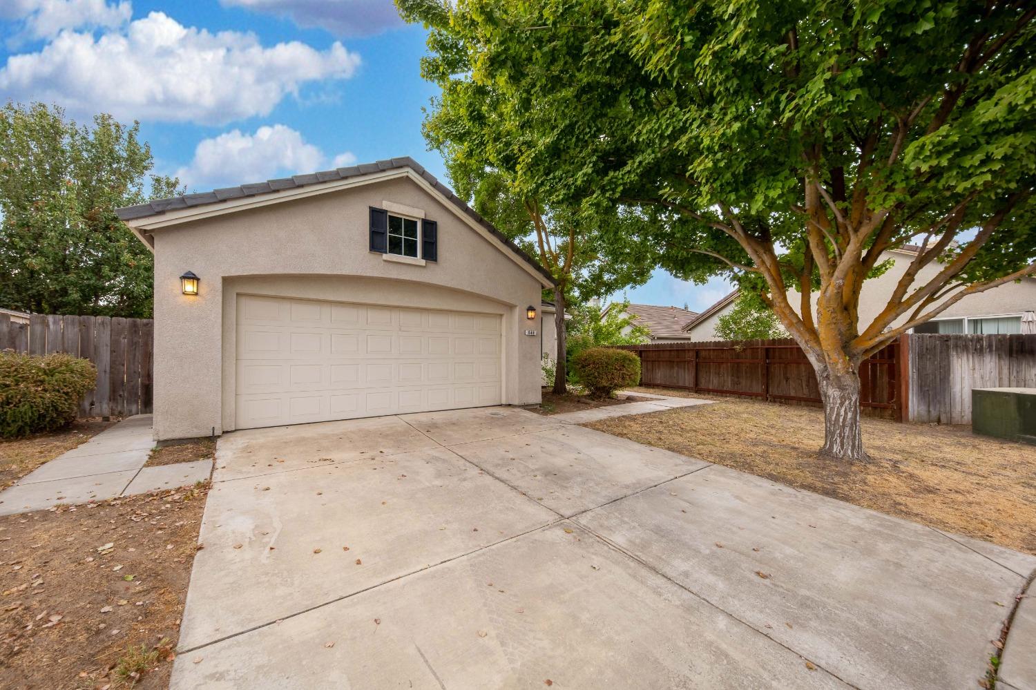 Detail Gallery Image 3 of 50 For 948 Monarch Ct, Manteca,  CA 95337 - 3 Beds | 2 Baths