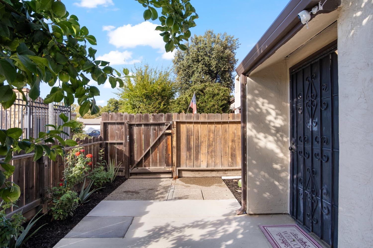 Detail Gallery Image 5 of 33 For 1414 Pajaro Ave #12,  Manteca,  CA 95336 - 2 Beds | 1/1 Baths