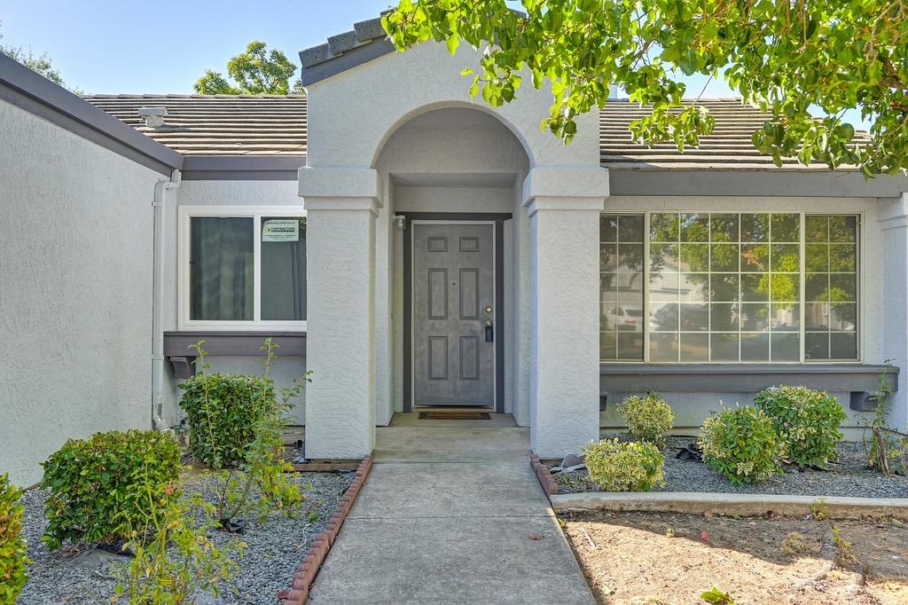 Detail Gallery Image 5 of 41 For 8582 New Valley Way, Sacramento,  CA 95828 - 3 Beds | 2 Baths