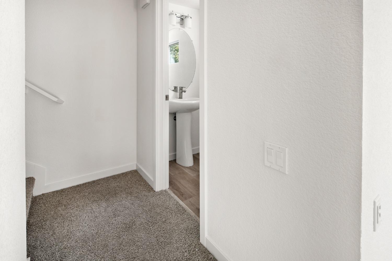 Detail Gallery Image 12 of 25 For 6123 Bridgecross Dr, Sacramento,  CA 95835 - 3 Beds | 2/1 Baths