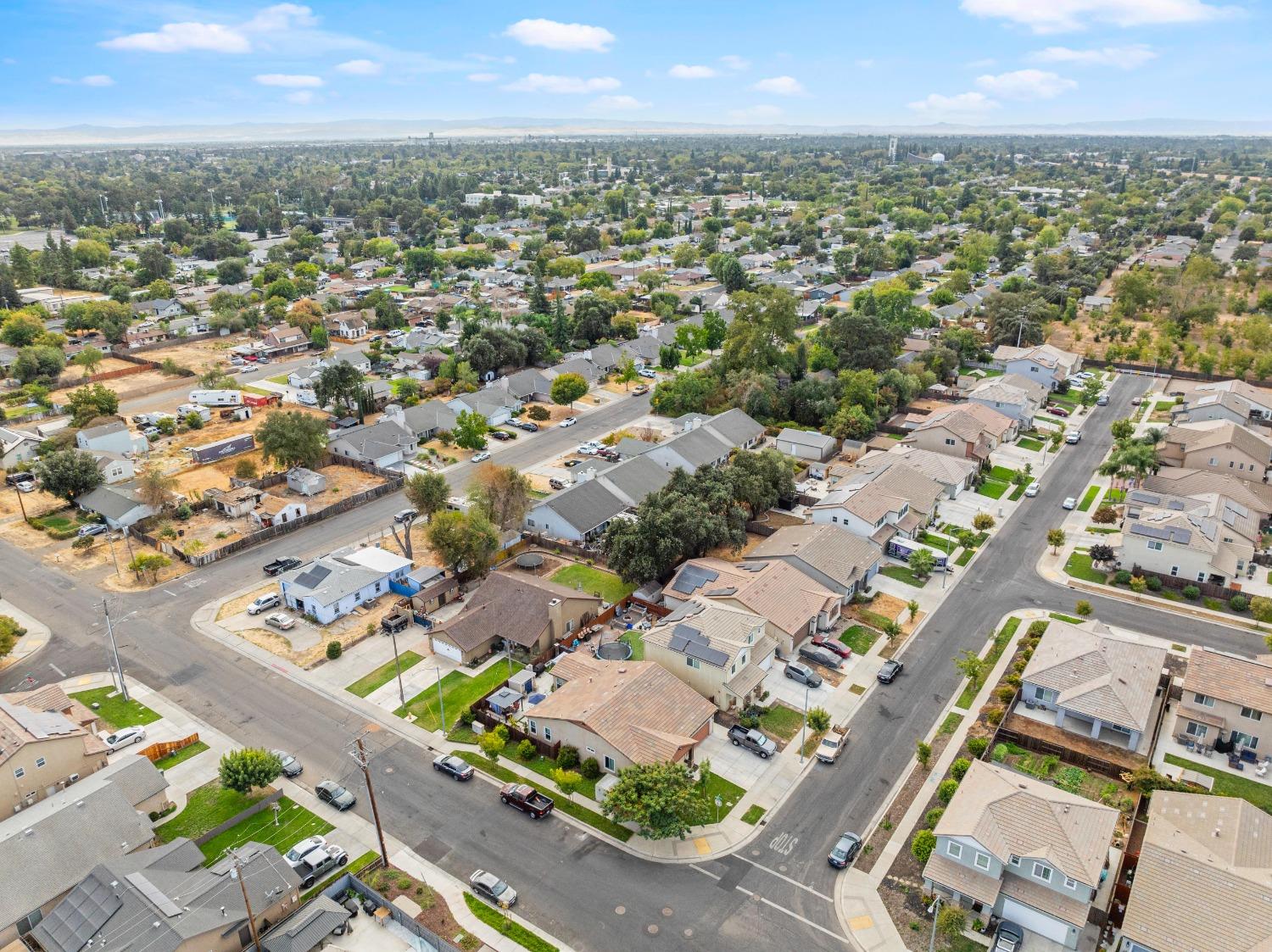 Detail Gallery Image 2 of 41 For 773 E Essex St, Stockton,  CA 95204 - 3 Beds | 2 Baths