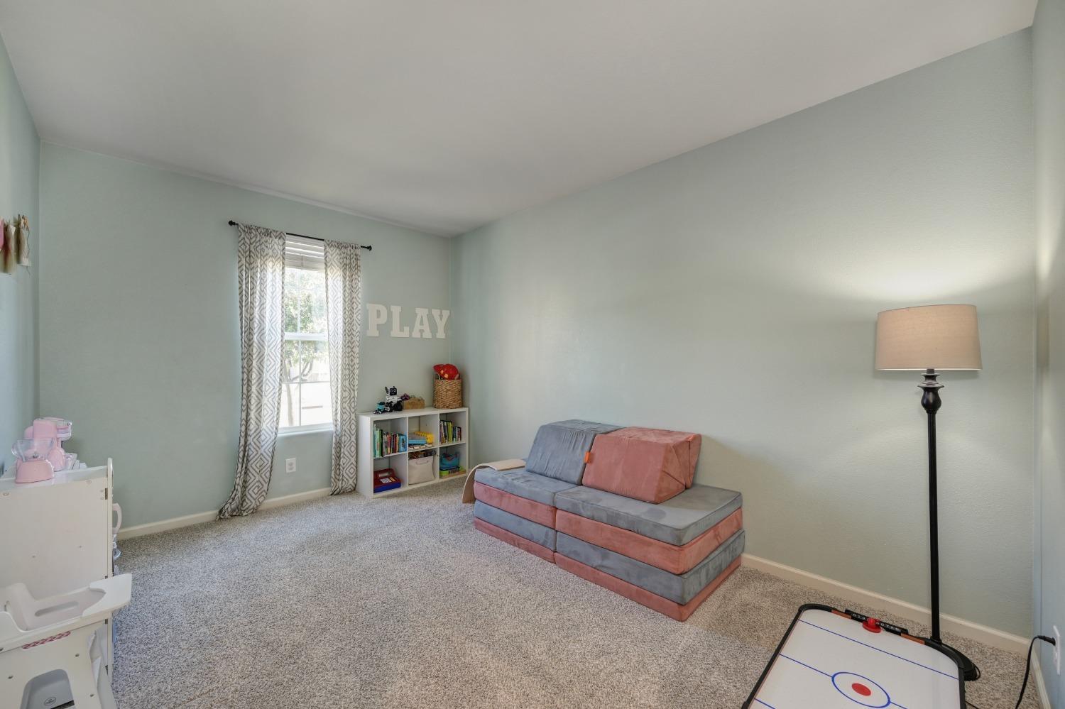 Detail Gallery Image 5 of 37 For 2148 Castle Pines Way, Roseville,  CA 95747 - 3 Beds | 2/1 Baths