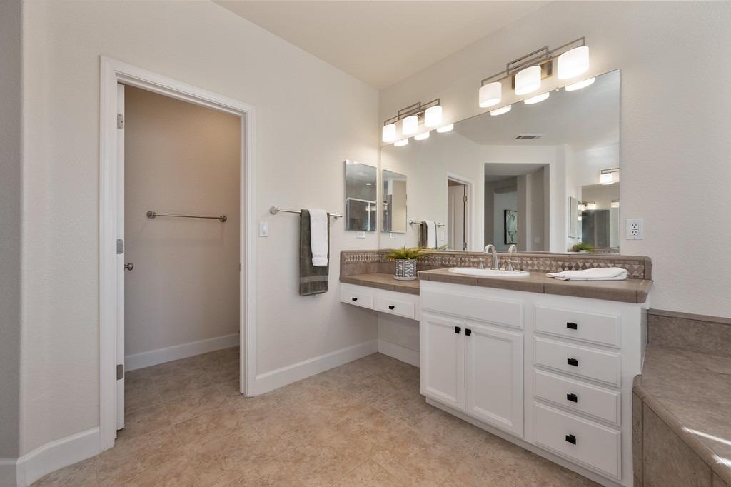 Detail Gallery Image 36 of 68 For 705 Chesterfield Way, Rocklin,  CA 95765 - 5 Beds | 4 Baths