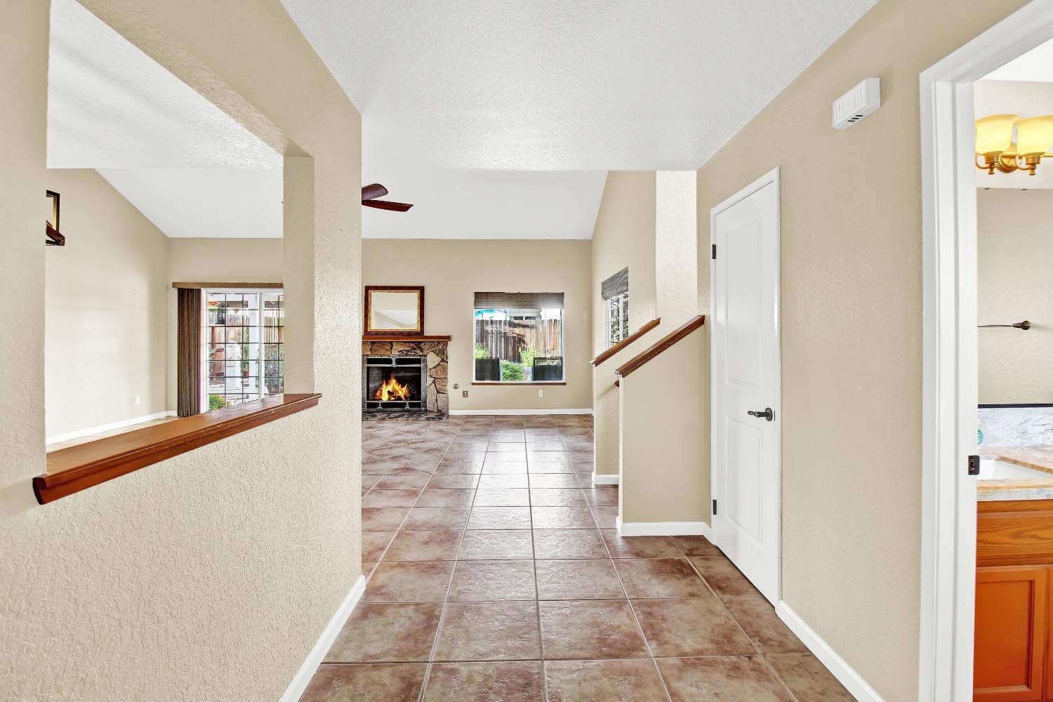 Detail Gallery Image 4 of 39 For 2621 Dardanelle Dr, Modesto,  CA 95355 - 3 Beds | 2/1 Baths