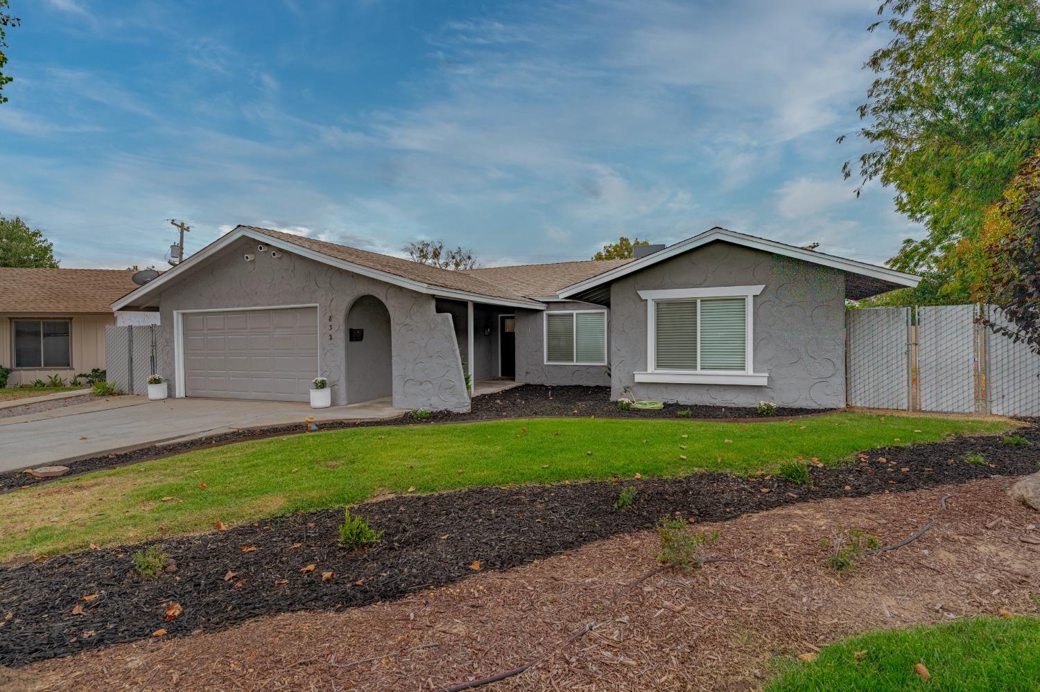 Detail Gallery Image 4 of 48 For 832 Amador Ct, Merced,  CA 95340 - 4 Beds | 2 Baths