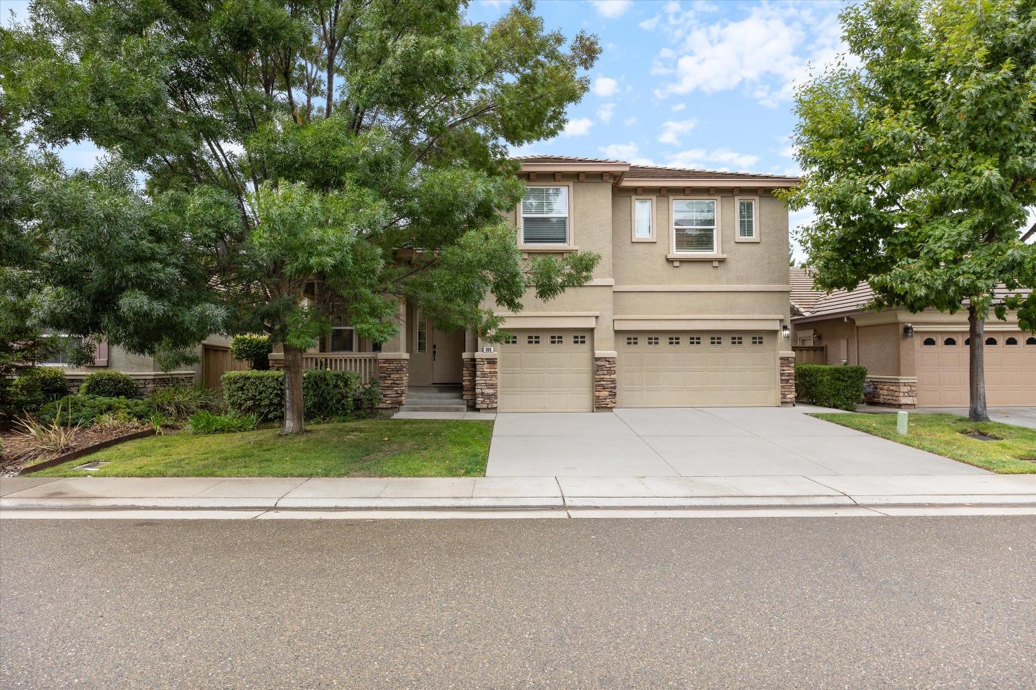 Detail Gallery Image 1 of 58 For 980 Hildebrand Cir, Folsom,  CA 95630 - 4 Beds | 2/1 Baths