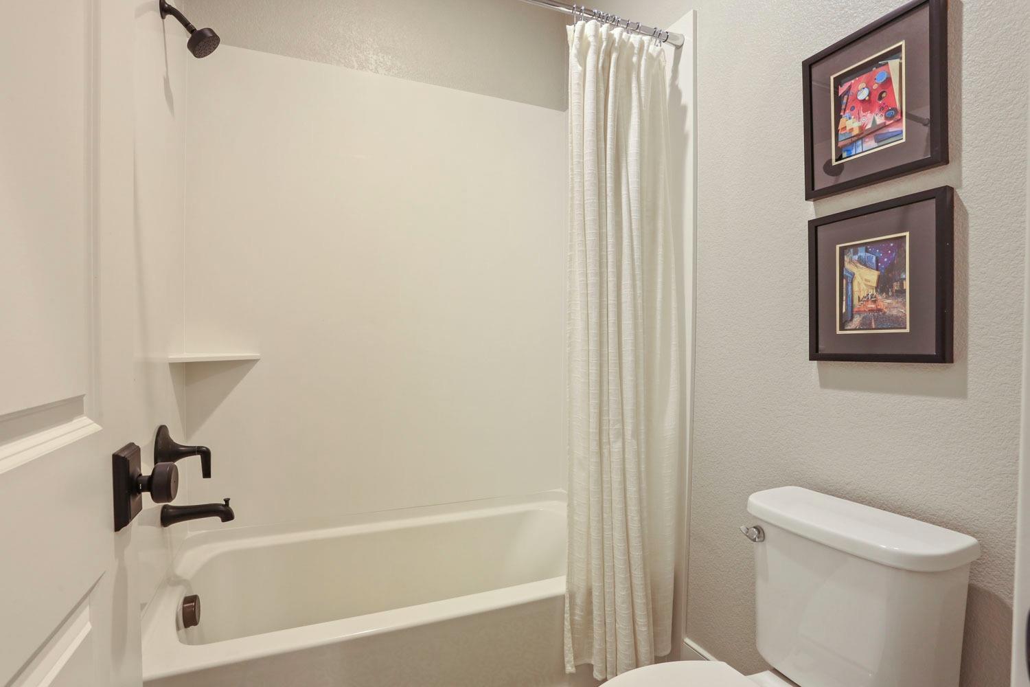 Detail Gallery Image 6 of 48 For 6718 Tailwind Ln, Stockton,  CA 95219 - 3 Beds | 2 Baths